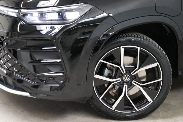 Volkswagen Tayron 1.5 eHybrid R-Line Edition / Panoramadak / Trekhaak / Harman Kardon / Adaptieve Cruise Control / Stoel- en stuurverwarming / Head-Up Display / Massagestoelen / LED / Rondomzicht Camera / 20 Inch / Sfeerverlichting / Keyless Entry