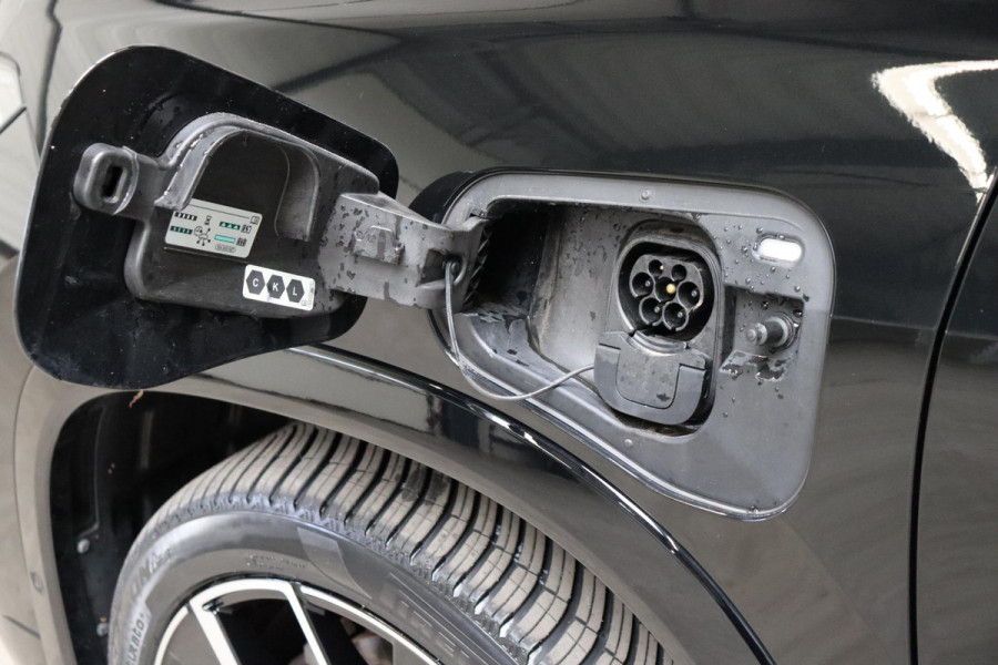 Volkswagen Tayron 1.5 eHybrid R-Line Edition / Panoramadak / Trekhaak / Harman Kardon / Adaptieve Cruise Control / Stoel- en stuurverwarming / Head-Up Display / Massagestoelen / LED / Rondomzicht Camera / 20 Inch / Sfeerverlichting / Keyless Entry