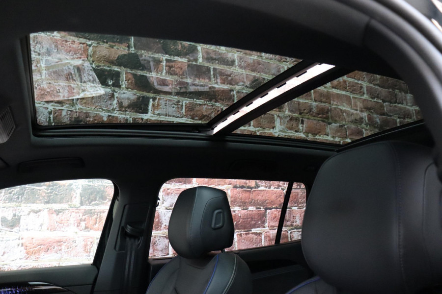 Volkswagen Tayron 1.5 eHybrid R-Line Edition / Panoramadak / Trekhaak / Harman Kardon / Adaptieve Cruise Control / Stoel- en stuurverwarming / Head-Up Display / Massagestoelen / LED / Rondomzicht Camera / 20 Inch / Sfeerverlichting / Keyless Entry