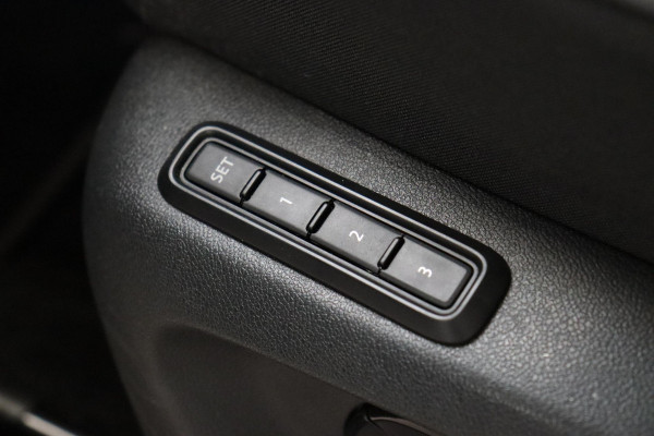 Volkswagen Tayron 1.5 eHybrid R-Line Edition / Panoramadak / Trekhaak / Harman Kardon / Adaptieve Cruise Control / Stoel- en stuurverwarming / Head-Up Display / Massagestoelen / LED / Rondomzicht Camera / 20 Inch / Sfeerverlichting / Keyless Entry