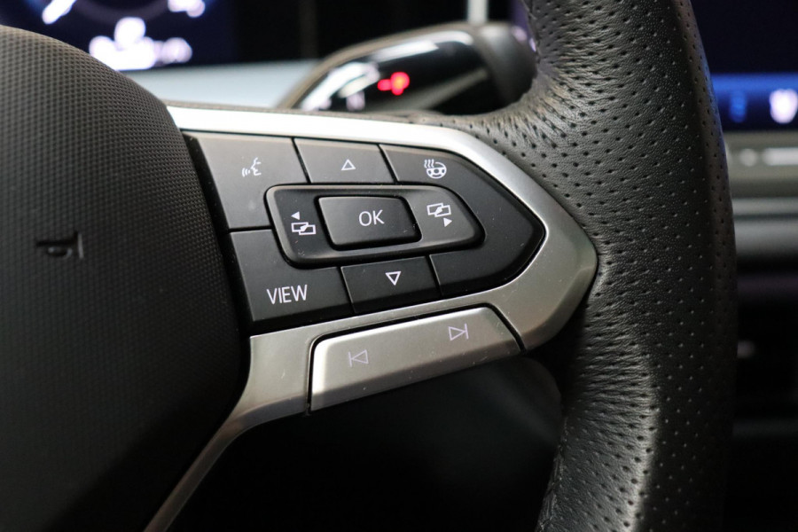 Volkswagen Tayron 1.5 eHybrid R-Line Edition / Panoramadak / Trekhaak / Harman Kardon / Adaptieve Cruise Control / Stoel- en stuurverwarming / Head-Up Display / Massagestoelen / LED / Rondomzicht Camera / 20 Inch / Sfeerverlichting / Keyless Entry