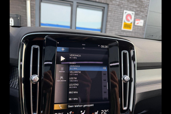 Volvo XC40 1.5 T2 R-Design | 1E EIGENAAR | 3/6/12MND GARANTIE | AUTOMAAT | PANO | LED | DAB | CRUISE | CARPLAY | STOELVERWM | BLIS | HARMAN KARDON |