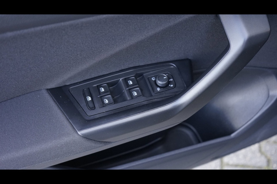 Volkswagen T-Roc 1.5 TSI Life AUTOMAAT|ACC|BEATS|CAMERA|CARPLAY|DAB|KEYLESS|STOEL STUURVERWARMING
