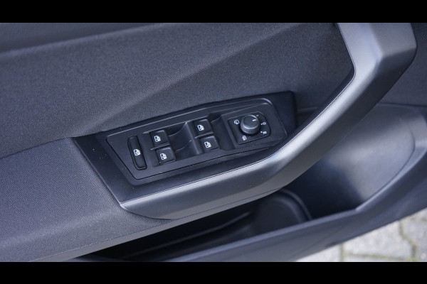 Volkswagen T-Roc 1.5 TSI Life AUTOMAAT|ACC|BEATS|CAMERA|CARPLAY|DAB|KEYLESS|STOEL STUURVERWARMING