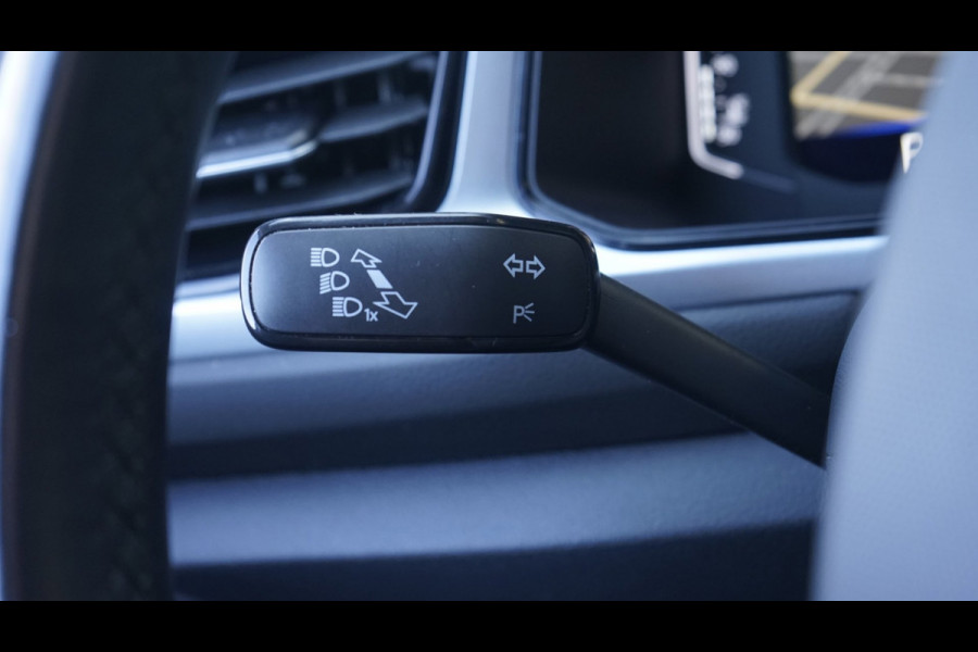 Volkswagen T-Roc 1.5 TSI Life AUTOMAAT|ACC|BEATS|CAMERA|CARPLAY|DAB|KEYLESS|STOEL STUURVERWARMING