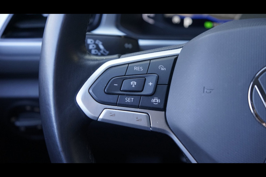 Volkswagen T-Roc 1.5 TSI Life AUTOMAAT|ACC|BEATS|CAMERA|CARPLAY|DAB|KEYLESS|STOEL STUURVERWARMING