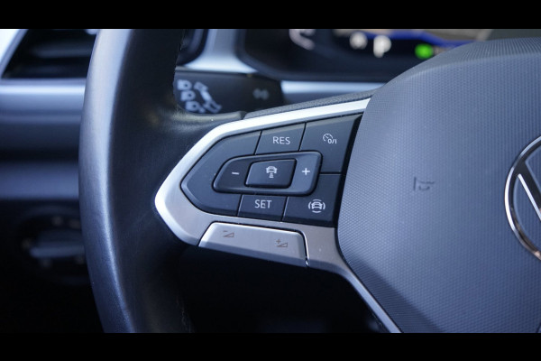 Volkswagen T-Roc 1.5 TSI Life AUTOMAAT|ACC|BEATS|CAMERA|CARPLAY|DAB|KEYLESS|STOEL STUURVERWARMING