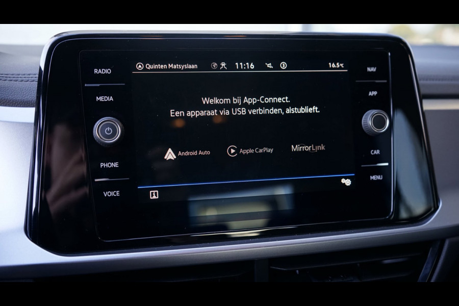 Volkswagen T-Roc 1.5 TSI Life AUTOMAAT|ACC|BEATS|CAMERA|CARPLAY|DAB|KEYLESS|STOEL STUURVERWARMING