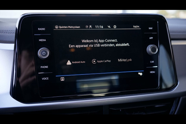 Volkswagen T-Roc 1.5 TSI Life AUTOMAAT|ACC|BEATS|CAMERA|CARPLAY|DAB|KEYLESS|STOEL STUURVERWARMING