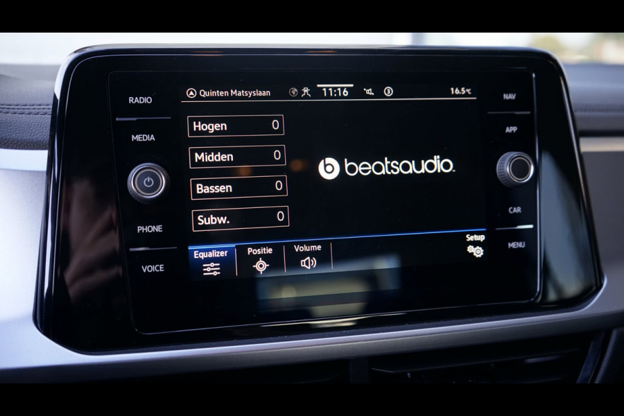 Volkswagen T-Roc 1.5 TSI Life AUTOMAAT|ACC|BEATS|CAMERA|CARPLAY|DAB|KEYLESS|STOEL STUURVERWARMING