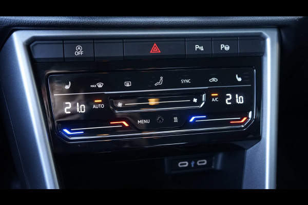 Volkswagen T-Roc 1.5 TSI Life AUTOMAAT|ACC|BEATS|CAMERA|CARPLAY|DAB|KEYLESS|STOEL STUURVERWARMING