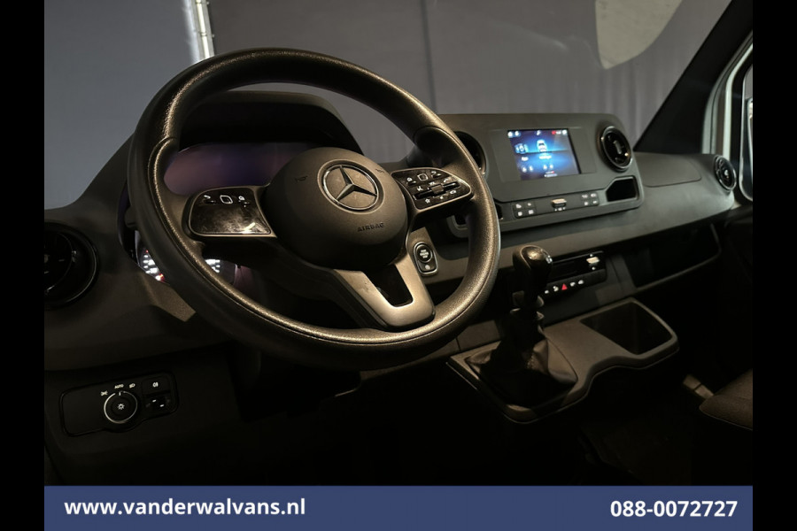 Mercedes-Benz Sprinter 317 CDI 170pk L3H2 Euro6 Airco | Camera | Navigatie | Apple Carplay | Trekhaak | Stoelverwarming Android Auto, Parkeersensoren, Bijrijdersbank