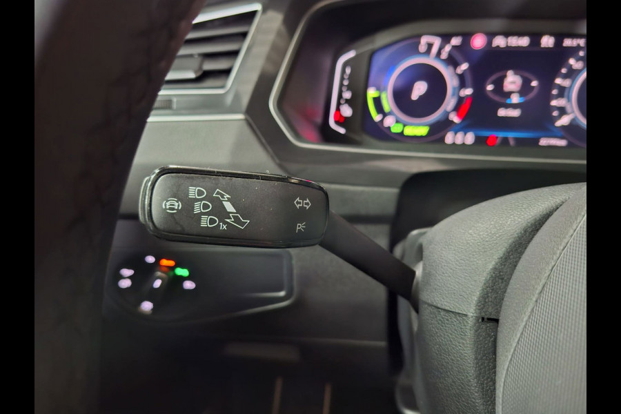Volkswagen Tiguan 1.4 TSI eHybrid R-Line Business+ | Navi | IQ Light | Pano | Camera | Stoelverwarming |