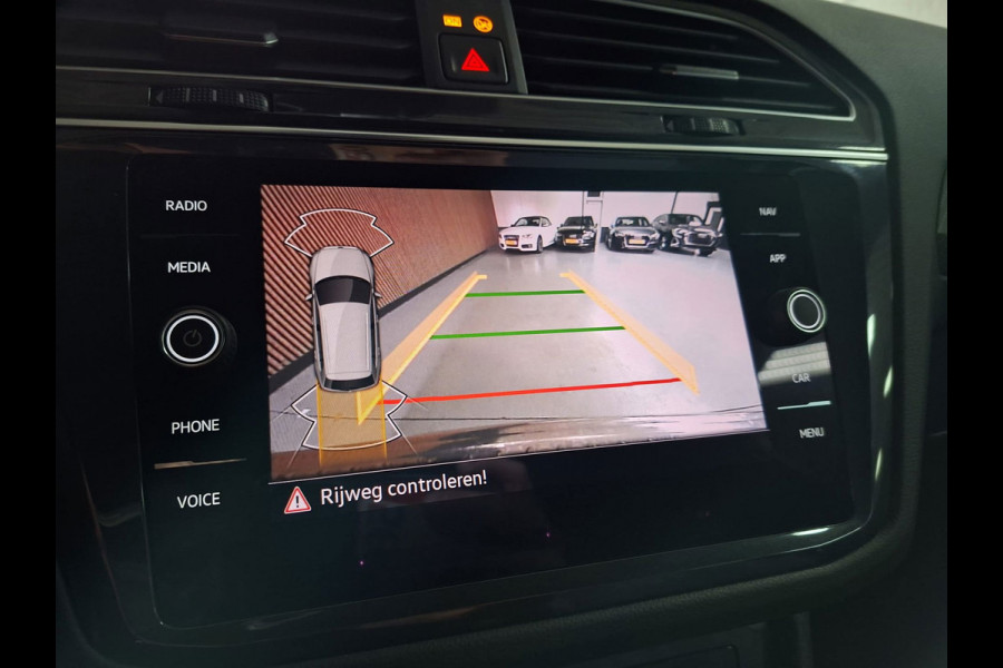Volkswagen Tiguan 1.4 TSI eHybrid R-Line Business+ | Navi | IQ Light | Pano | Camera | Stoelverwarming |