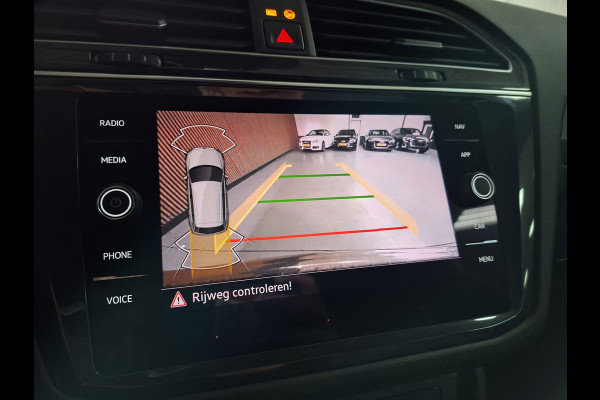Volkswagen Tiguan 1.4 TSI eHybrid R-Line Business+ | Navi | IQ Light | Pano | Camera | Stoelverwarming |