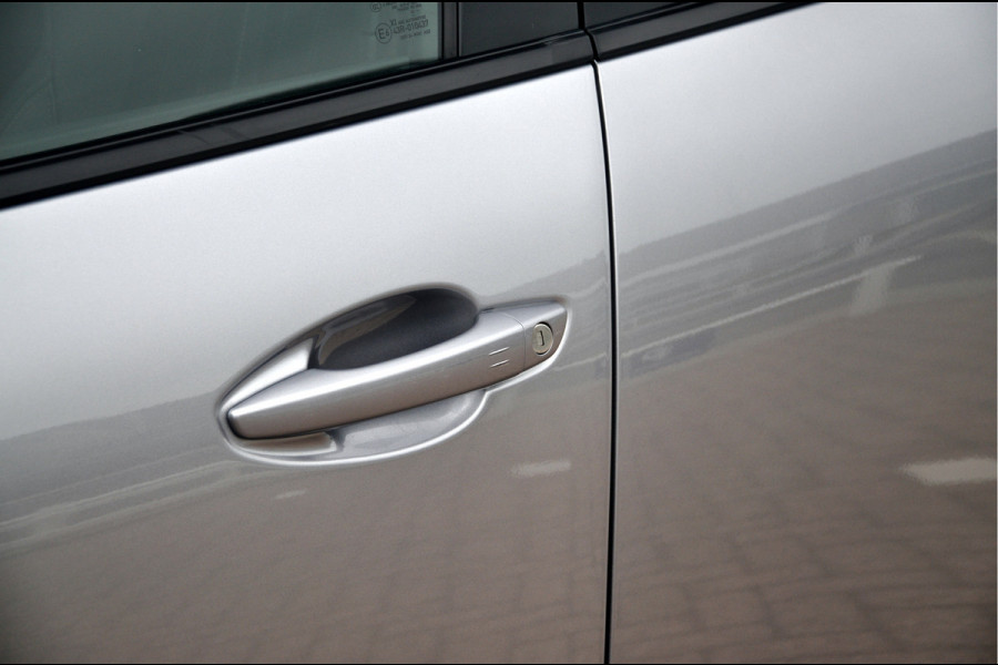 Peugeot 3008 1.6 HYbrid 225 GT | SoH 100% | Focal | Black Pack |