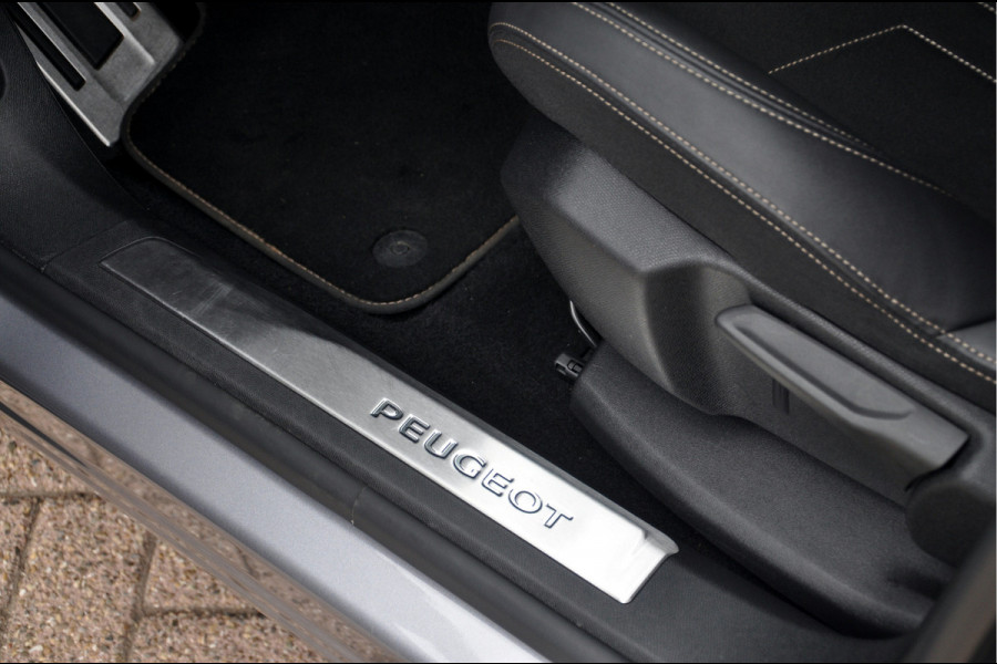 Peugeot 3008 1.6 HYbrid 225 GT | SoH 100% | Focal | Black Pack |