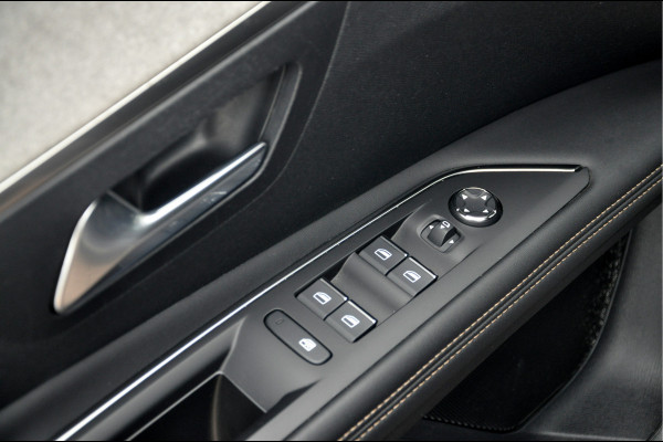 Peugeot 3008 1.6 HYbrid 225 GT | SoH 100% | Focal | Black Pack |