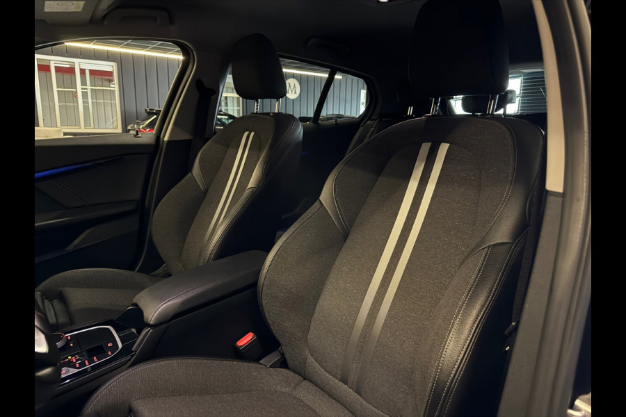 BMW 1-serie 118i Executive Edition |Digtale Dash|Automaat|Apple Carplay|Keyless|Camera