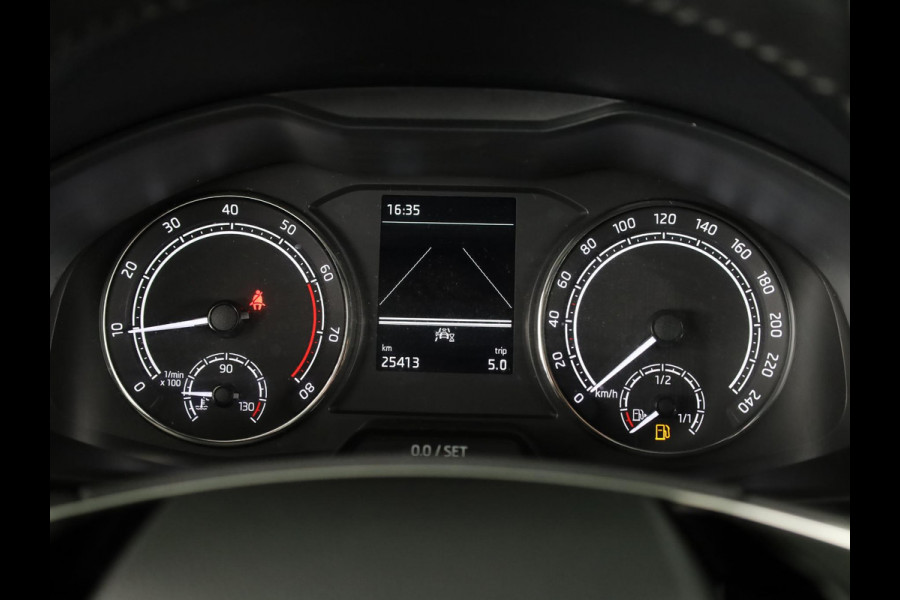 Škoda Kamiq 1.0 TSI Ambition 110 pk | Navigatie via App | Trekhaak (wegklapbaar) | Parkeersensoren achter | Cruise control | LED koplampen |