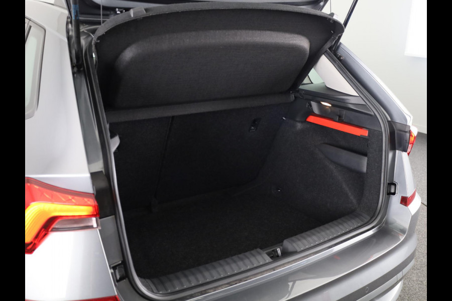 Škoda Kamiq 1.0 TSI Ambition 110 pk | Navigatie via App | Trekhaak (wegklapbaar) | Parkeersensoren achter | Cruise control | LED koplampen |