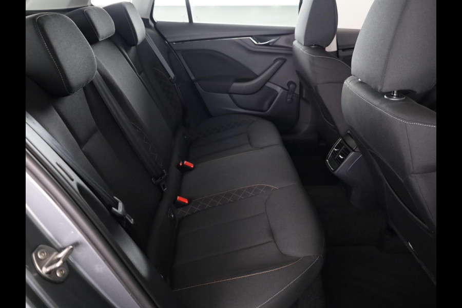 Škoda Kamiq 1.0 TSI Ambition 110 pk | Navigatie via App | Trekhaak (wegklapbaar) | Parkeersensoren achter | Cruise control | LED koplampen |