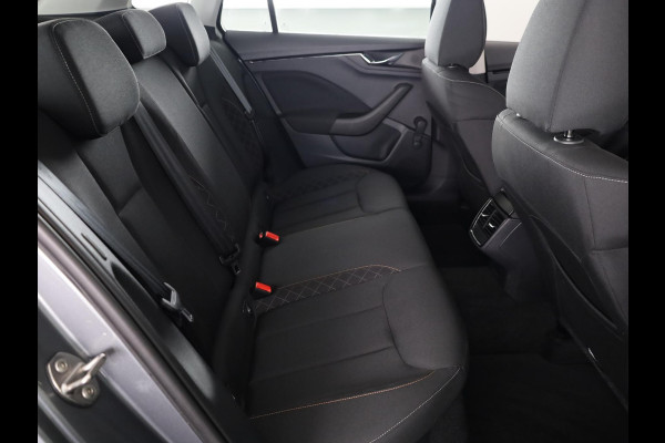Škoda Kamiq 1.0 TSI Ambition 110 pk | Navigatie via App | Trekhaak (wegklapbaar) | Parkeersensoren achter | Cruise control | LED koplampen |