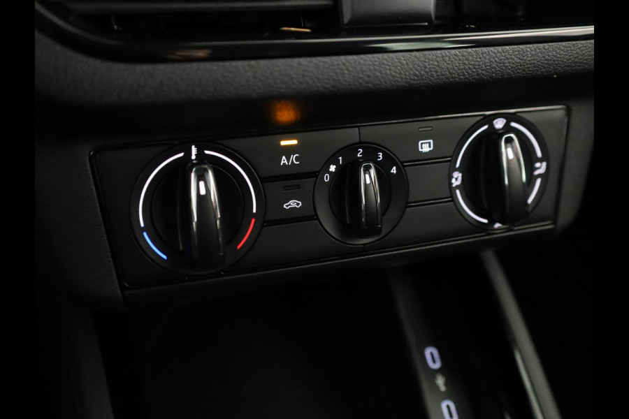 Škoda Kamiq 1.0 TSI Ambition 110 pk | Navigatie via App | Trekhaak (wegklapbaar) | Parkeersensoren achter | Cruise control | LED koplampen |