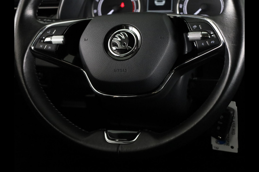 Škoda Kamiq 1.0 TSI Ambition 110 pk | Navigatie via App | Trekhaak (wegklapbaar) | Parkeersensoren achter | Cruise control | LED koplampen |