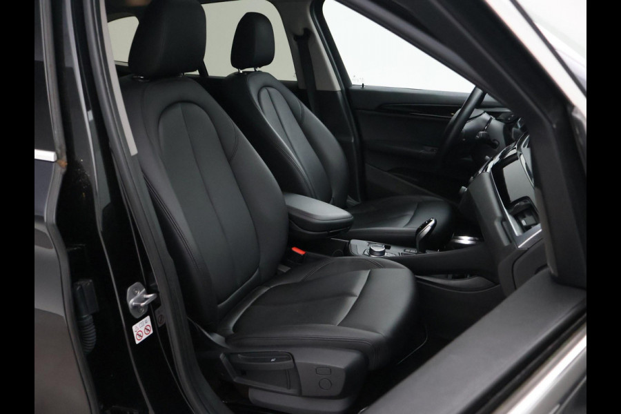 BMW X1 SDRIVE 18D AUT. + PANORAMA | HARMAN/KARDON | LEDER | STOELVERWARMING