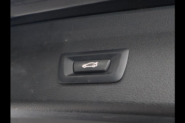 BMW X1 SDRIVE 18D AUT. + PANORAMA | HARMAN/KARDON | LEDER | STOELVERWARMING