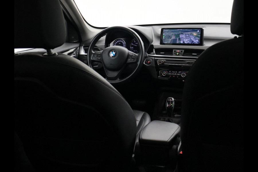 BMW X1 SDRIVE 18D AUT. + PANORAMA | HARMAN/KARDON | LEDER | STOELVERWARMING