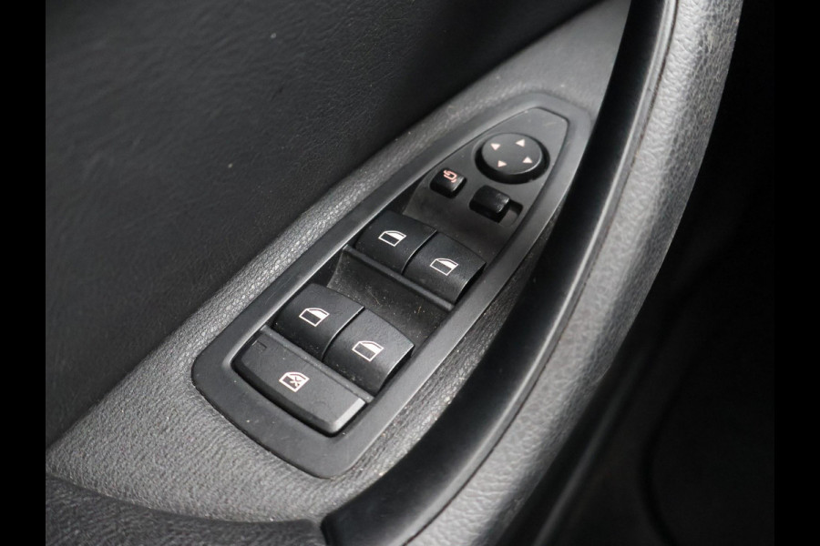 BMW X1 SDRIVE 18D AUT. + PANORAMA | HARMAN/KARDON | LEDER | STOELVERWARMING