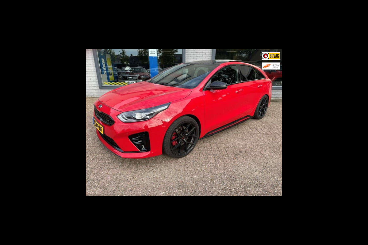 Kia ProCeed 1.6 T-GDI GT | Schuif/kanteldak | Leer | 2 sets velgen