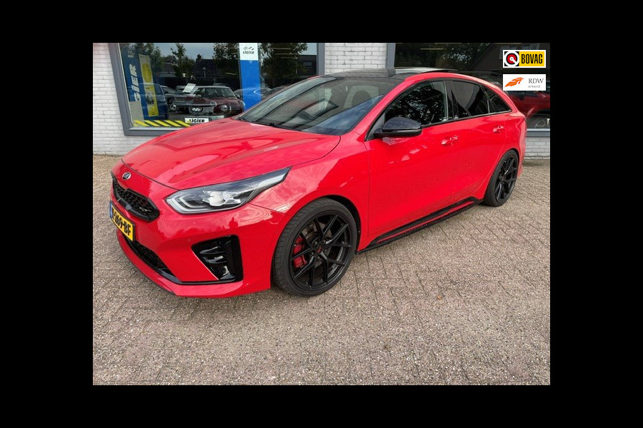Kia ProCeed 1.6 T-GDI GT | Schuif/kanteldak | Leer | 2 sets velgen