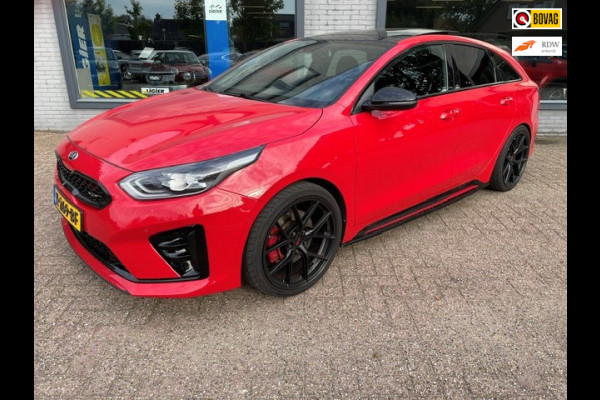 Kia ProCeed 1.6 T-GDI GT | Schuif/kanteldak | Leer | 2 sets velgen