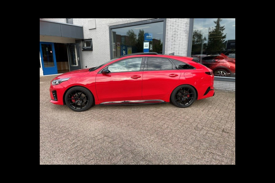 Kia ProCeed 1.6 T-GDI GT | Schuif/kanteldak | Leer | 2 sets velgen