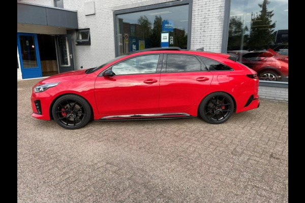 Kia ProCeed 1.6 T-GDI GT | Schuif/kanteldak | Leer | 2 sets velgen