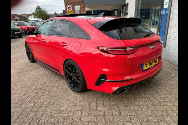Kia ProCeed 1.6 T-GDI GT | Schuif/kanteldak | Leer | 2 sets velgen