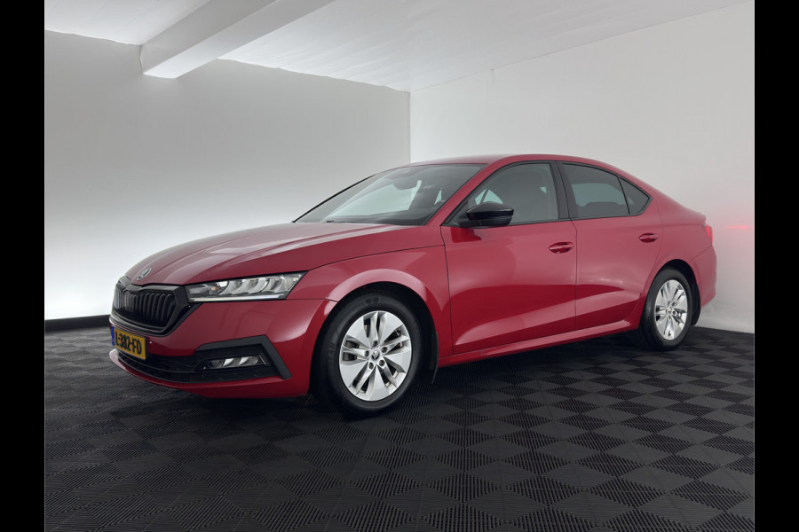 Škoda Octavia 1.0 e-TSI Sport Business (INCL.BTW) Aut. *FULL-LED | DIGI-COCKPIT | SPORT-SEATS | NAVI-FULLMAP | SHIFT-PADDLES | PRIVACY-GLASS | DAB+ | ECC | PDC | CRUISE | 16''ALU | TOWBAR*