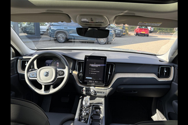 Volvo XC60 2.0 T6 Plug-in hybrid AWD Plus Dark VAN €56.900,- VOOR €54.877,-|  HEAD-UP DISPLAY | 2026!| HARMAN KARDON| PANO| MEMORY STOELEN| PILOT ASSIST| 360 CAMERA|