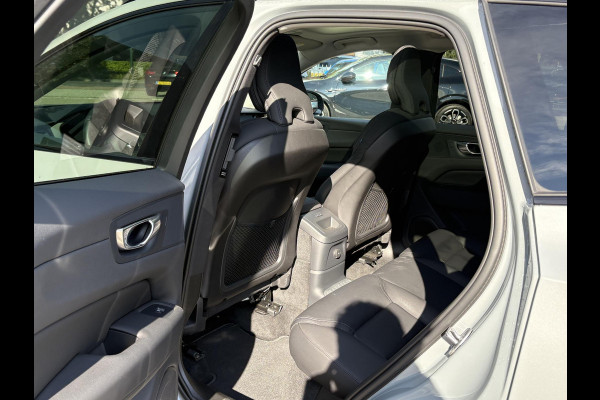 Volvo XC60 2.0 T6 Plug-in hybrid AWD Plus Dark VAN €56.900,- VOOR €54.877,-|  HEAD-UP DISPLAY | 2026!| HARMAN KARDON| PANO| MEMORY STOELEN| PILOT ASSIST| 360 CAMERA|