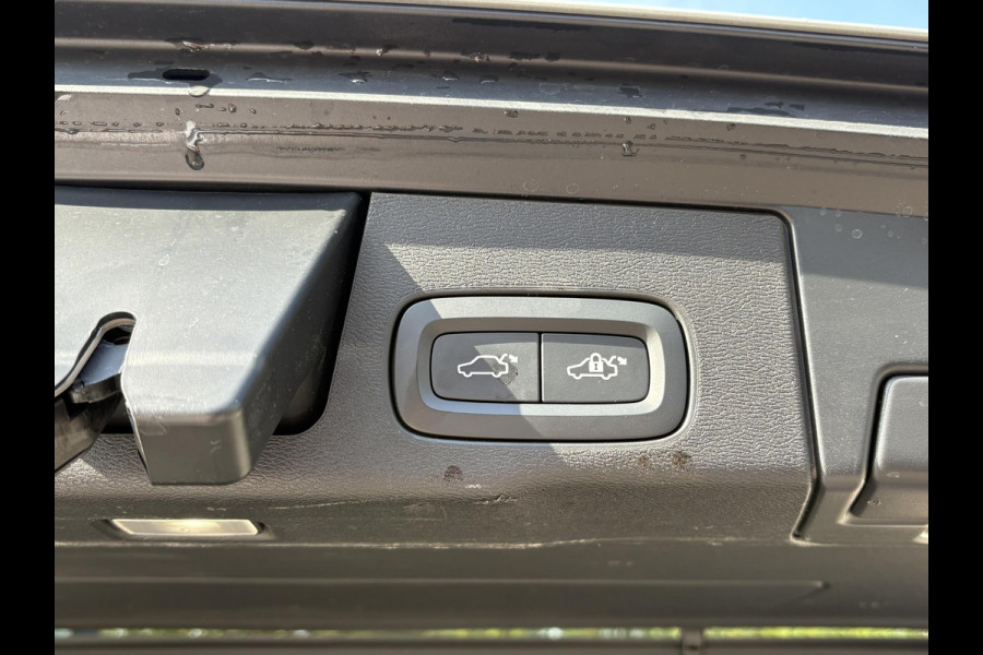Volvo XC60 2.0 T6 Plug-in hybrid AWD Plus Dark VAN €56.900,- VOOR €54.877,-|  HEAD-UP DISPLAY | 2026!| HARMAN KARDON| PANO| MEMORY STOELEN| PILOT ASSIST| 360 CAMERA|