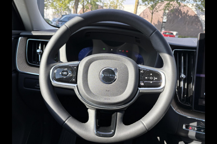 Volvo XC60 2.0 T6 Plug-in hybrid AWD Plus Dark VAN €56.900,- VOOR €54.877,-|  HEAD-UP DISPLAY | 2026!| HARMAN KARDON| PANO| MEMORY STOELEN| PILOT ASSIST| 360 CAMERA|