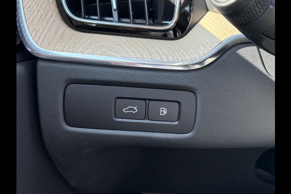 Volvo XC60 2.0 T6 Plug-in hybrid AWD Plus Dark VAN €56.900,- VOOR €54.877,-|  HEAD-UP DISPLAY | 2026!| HARMAN KARDON| PANO| MEMORY STOELEN| PILOT ASSIST| 360 CAMERA|