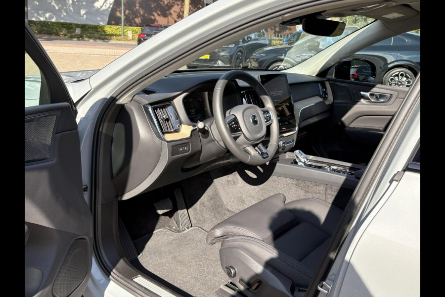 Volvo XC60 2.0 T6 Plug-in hybrid AWD Plus Dark VAN €56.900,- VOOR €54.877,-|  HEAD-UP DISPLAY | 2026!| HARMAN KARDON| PANO| MEMORY STOELEN| PILOT ASSIST| 360 CAMERA|