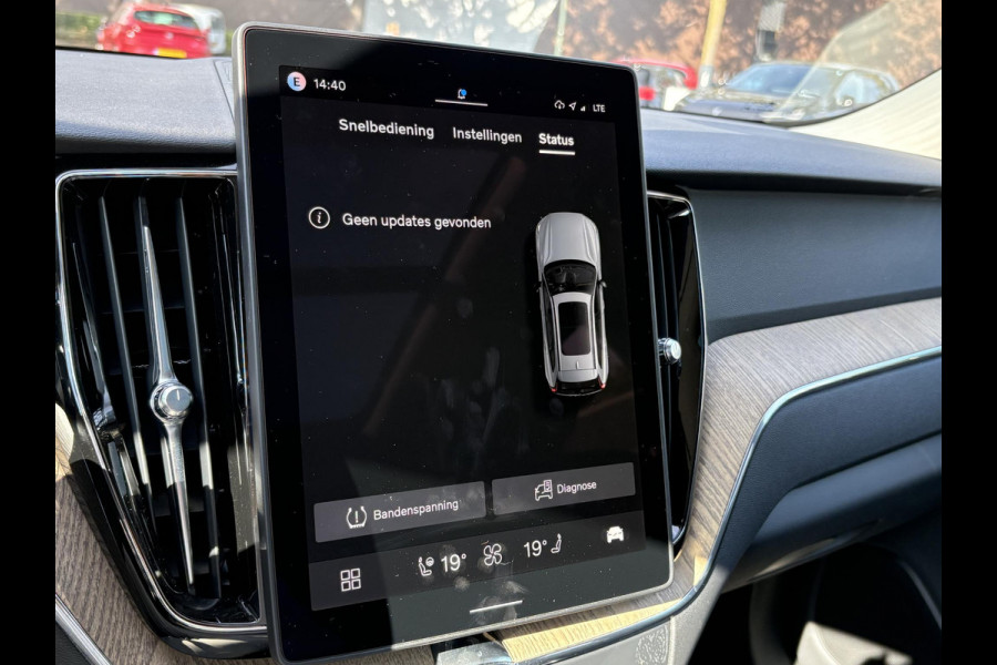Volvo XC60 2.0 T6 Plug-in hybrid AWD Plus Dark VAN €56.900,- VOOR €54.877,-|  HEAD-UP DISPLAY | 2026!| HARMAN KARDON| PANO| MEMORY STOELEN| PILOT ASSIST| 360 CAMERA|
