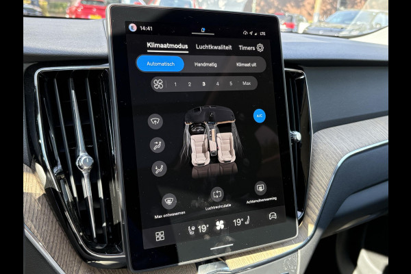 Volvo XC60 2.0 T6 Plug-in hybrid AWD Plus Dark VAN €56.900,- VOOR €54.877,-|  HEAD-UP DISPLAY | 2026!| HARMAN KARDON| PANO| MEMORY STOELEN| PILOT ASSIST| 360 CAMERA|
