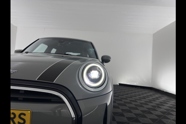 MINI 5-deurs 1.5 One Business Edition (Facelift-Life Cycle Impulse 2) (INCL-BTW) *LEATHER | SPORTSEATS | FULL-LED | DIGI-COCKPIT | AMBIENTLIGHT | NAVI-FULLMAP | DAB | AIRCO | KEYLESS | PDC | 16''ALU*