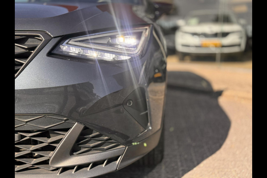 Seat Arona 1.5 TSI EVO FR Business Intense Plus | Trekhaak | Stoelverwarming | LM 17 inch | Full Led | Camera |